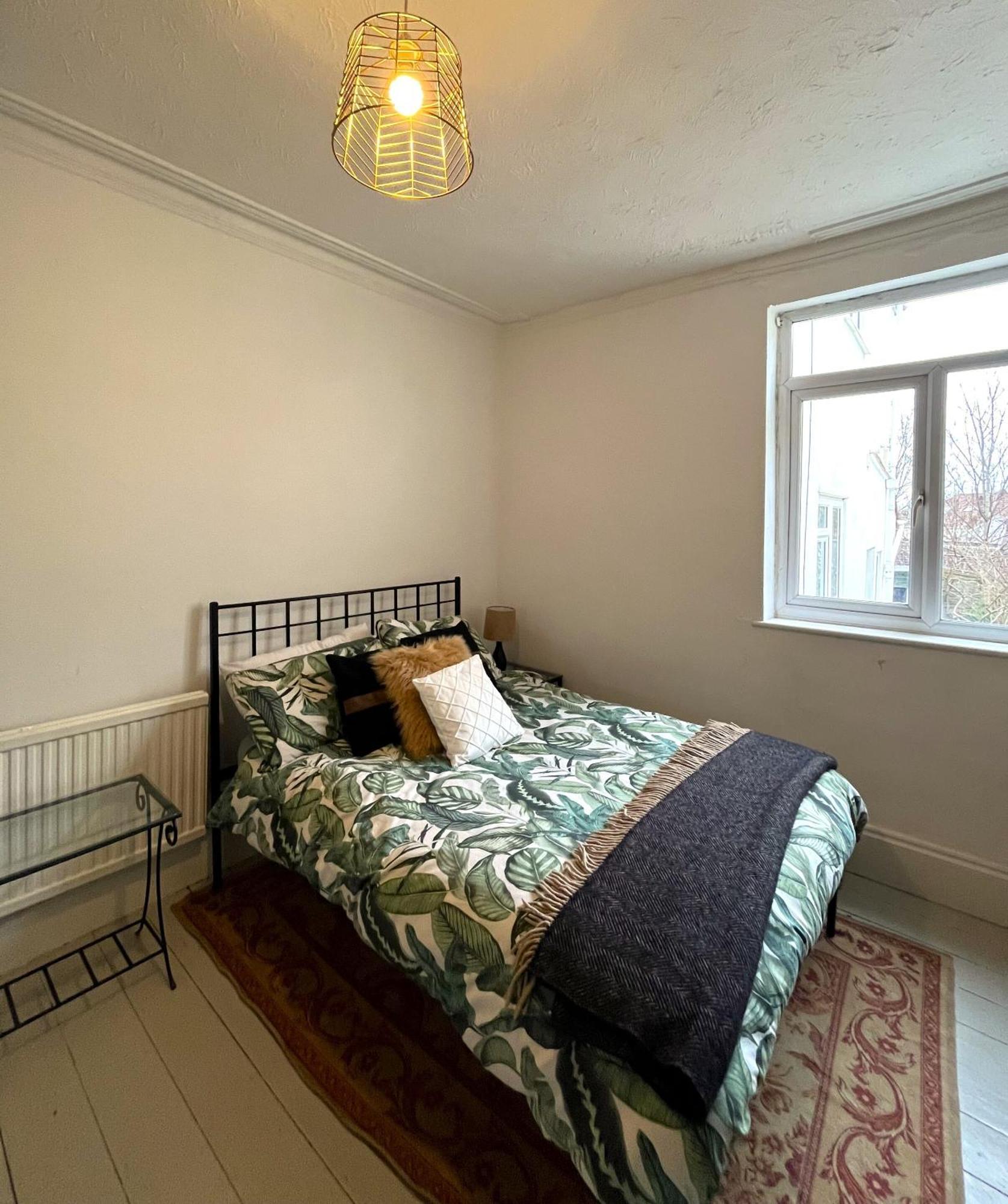Charming Cottage Retreat With Garden - Sleeps 12 Bristol Exterior foto